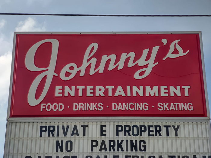 Johhnys Skate Center (Johnnys Bandstand, Johnnys Entertainment) - Photo From Richard Liebermann On Facebook (newer photo)